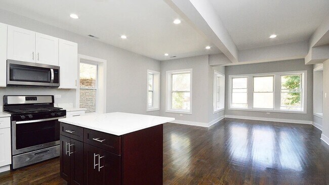 Foto del edificio - 4906 N Rockwell St