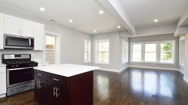 Building Photo - 4906 N Rockwell St