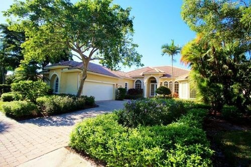 Foto del edificio - 8992 Lakes Blvd
