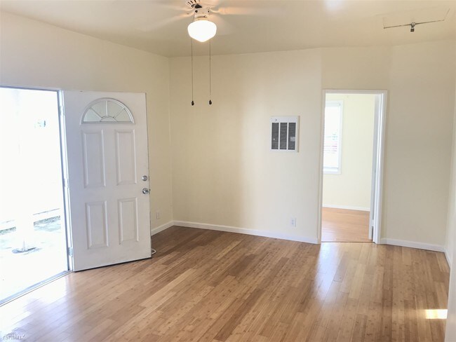 Building Photo - 2 br, 1 bath Duplex - 2932 Madison Ave
