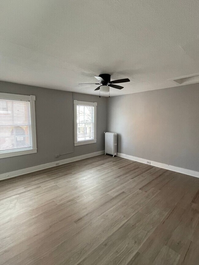 Foto del edificio - Small pets are welcome with an additional deposit and monthly pet rent.