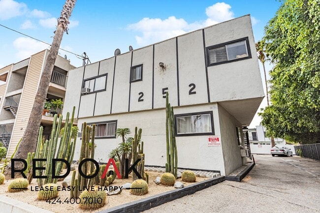Building Photo - 252 W Elm Ave