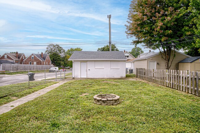 Building Photo - 1028 Forrest St