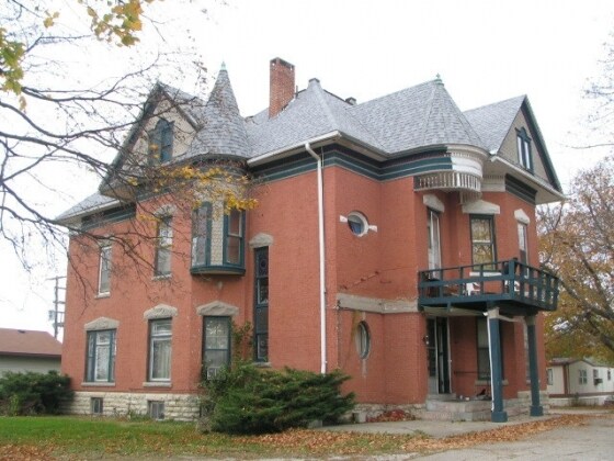Primary Photo - 109 E Lane St