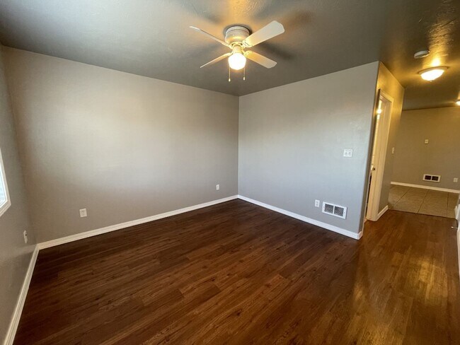 Building Photo - 2 Bed, 1.5 Bath Town Home - Idaho Falls