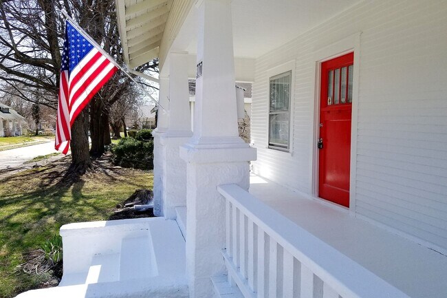 Building Photo - Beautiful 4 Bed/2 Bath Home - Close to MSU