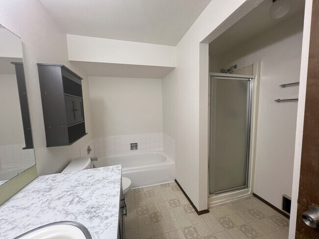 Foto del edificio - Duplex on quiet cul-de-sac