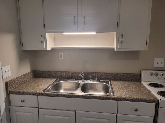Building Photo - 1 Bedroom 1 Bathroom Apartment near Hamilt...