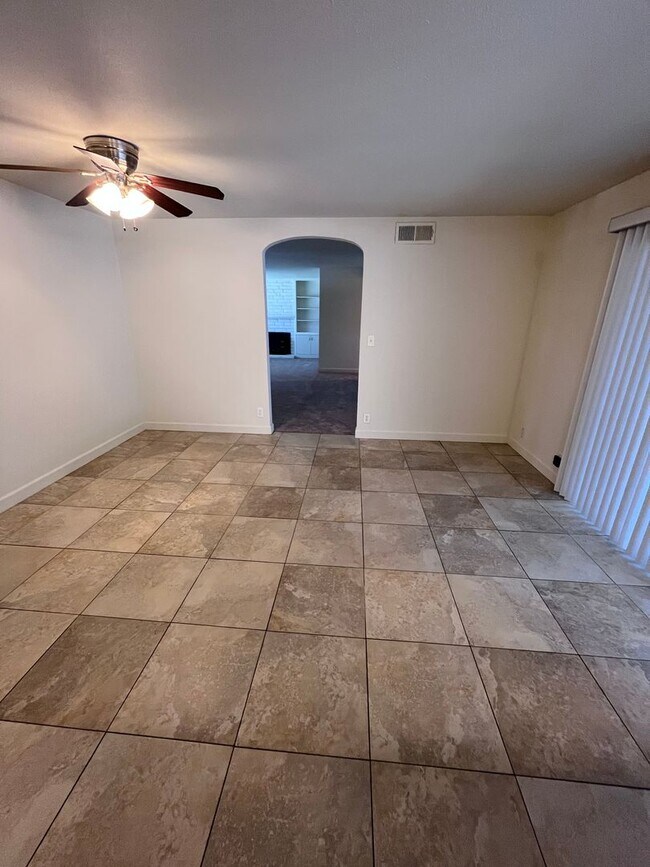 Building Photo - NICE HOME IN FAIR OAKS WITH POOL!!