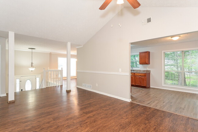 Building Photo - 2526 Riverwood Spg