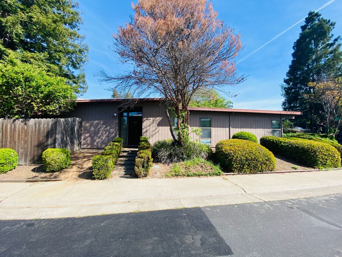 Foto principal - Nice Halfplex Home in Elk Grove