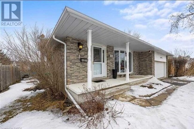 Building Photo - 653 Fleet St