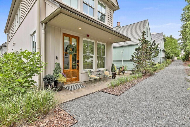 Foto del edificio - 131 Ravenhurst Ln
