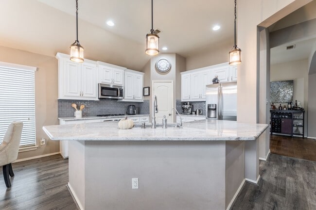 Foto del edificio - 10923 Starling Creek Dr