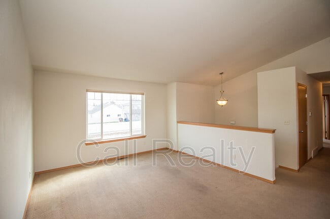 Building Photo - 2105 N Eden Rd