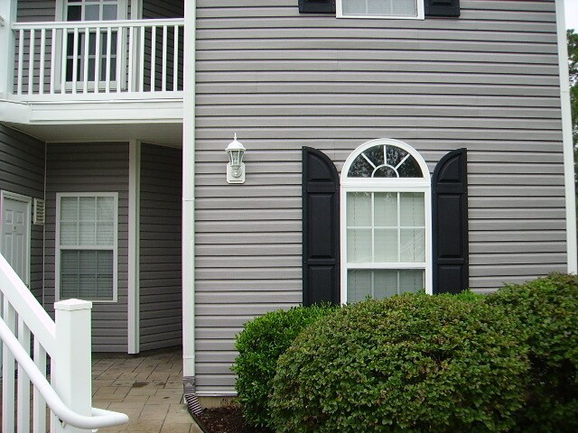 Foto del edificio - Nicely furnished 3 bed/2 ba first floor condo in Arrowhead Point