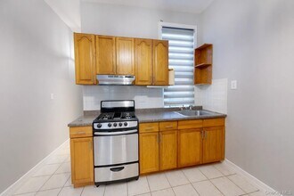 Building Photo - 7-87 Woodward Ave