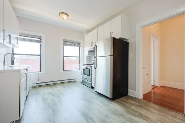 Building Photo - 857 Beacon St