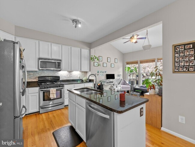 Foto del edificio - 20551 Ashley Terrace
