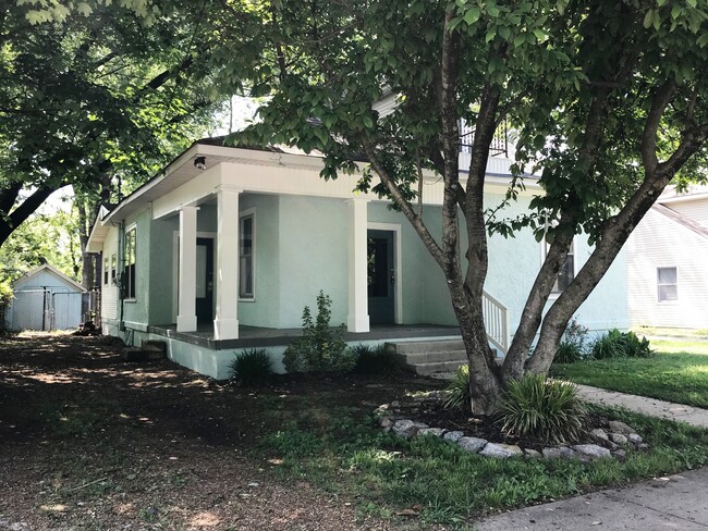Foto del edificio - 829 N Spring St