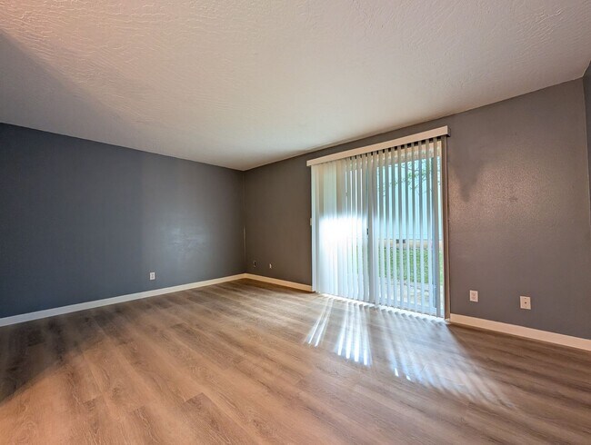 Foto del edificio - 2-Bedroom, 1.5-Bath Sunset Meadow Townhous...
