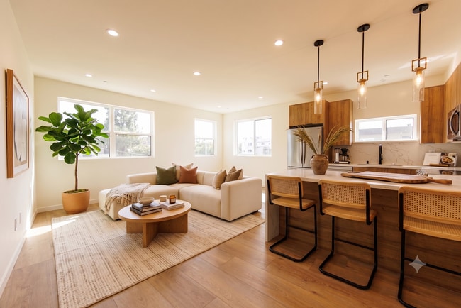 Building Photo - LUXURY in Prime Culver City