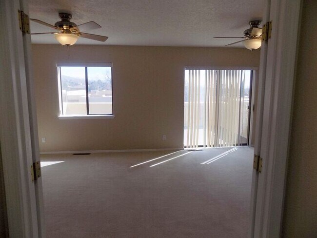 Building Photo - 12800 Comanche Rd NE Unit 49