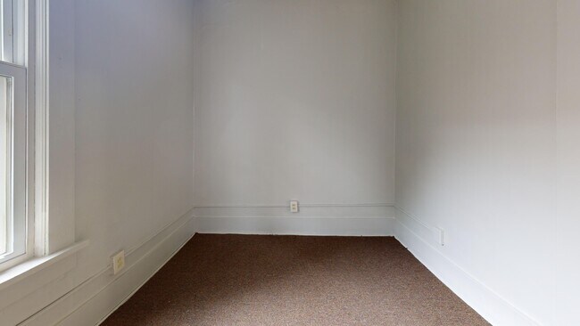 Building Photo - 1137 7th St NW