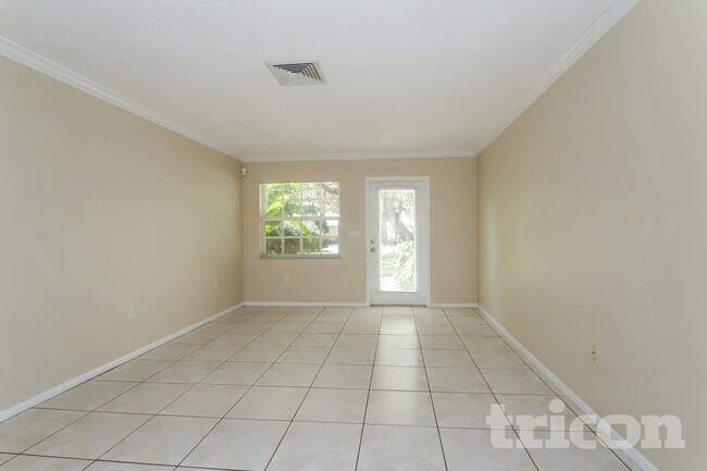 Foto del edificio - 8105 Longbay Blvd