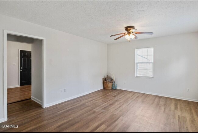 Building Photo - 2917 Woodmont Rd NE