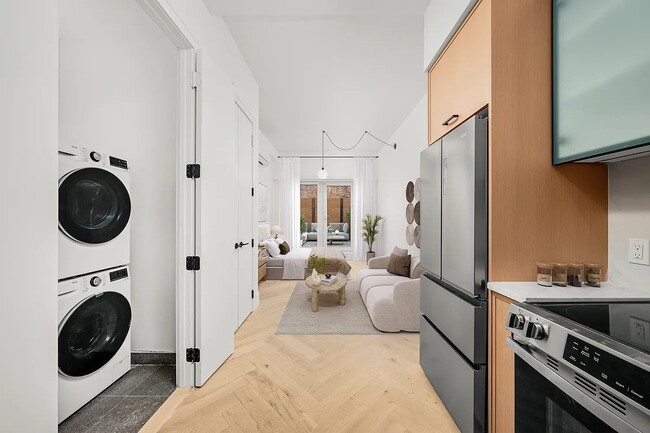 Building Photo - 313 E 17th St