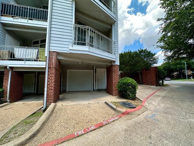 Foto del edificio - 9823 Summerwood Cir