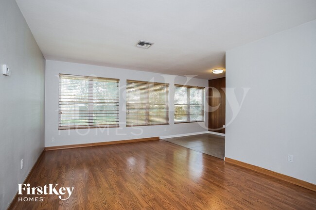 Building Photo - 607 Faber Dr