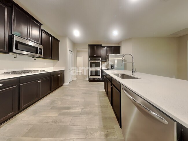 Foto del edificio - 120 Trumpco Dr