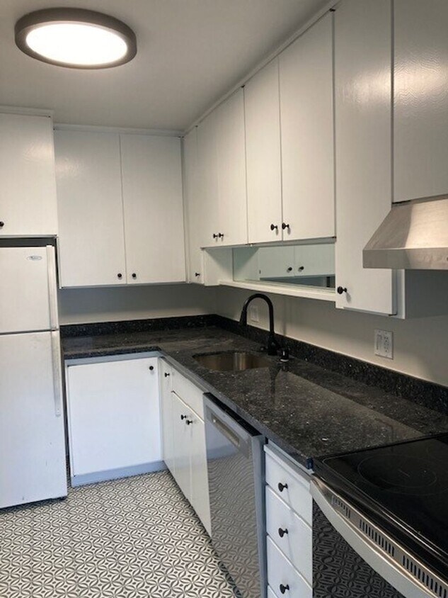 Primary Photo - Updated extra large one bedroom at Woodlake