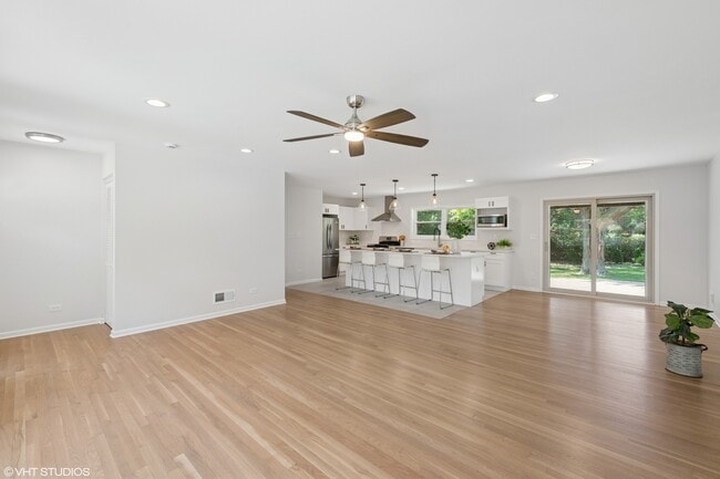 Building Photo - 30 Crescent Dr