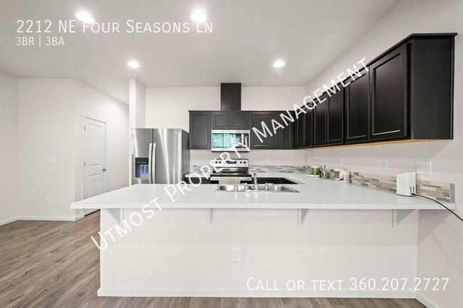 Building Photo - 2212 NE 4 Seasons Ln