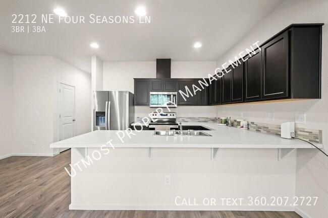 Foto del edificio - 2212 NE 4 Seasons Ln