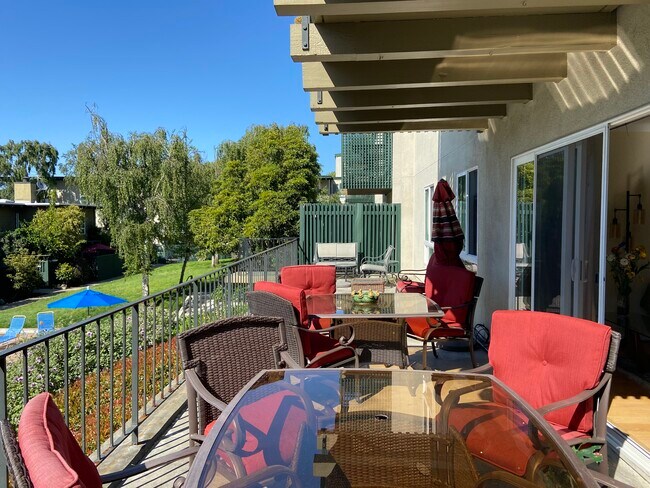 Patio - 932 Peninsula Ave