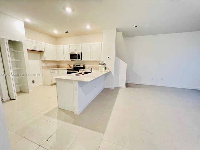 Foto del edificio - 6915 Harbours Edge Ave