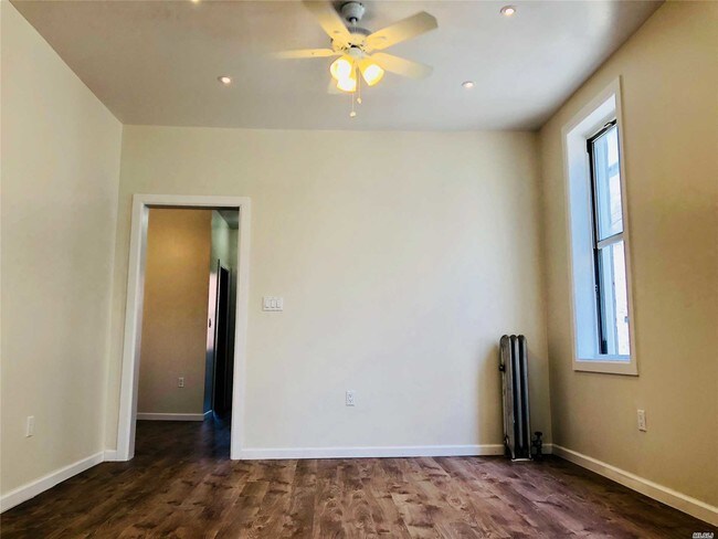 Building Photo - 279 Schaefer St