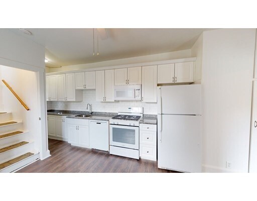 Building Photo - 2 4th St