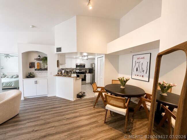 Building Photo - 600 Crestwood Ct N