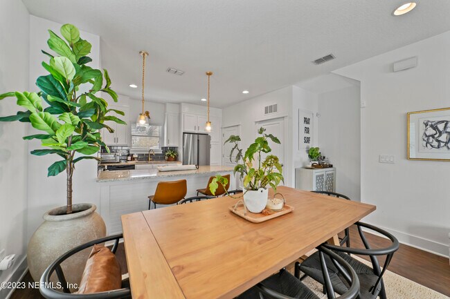 Foto del edificio - 879 3rd St S