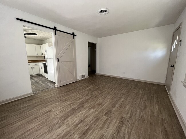 Building Photo - 3036 Louise Lane