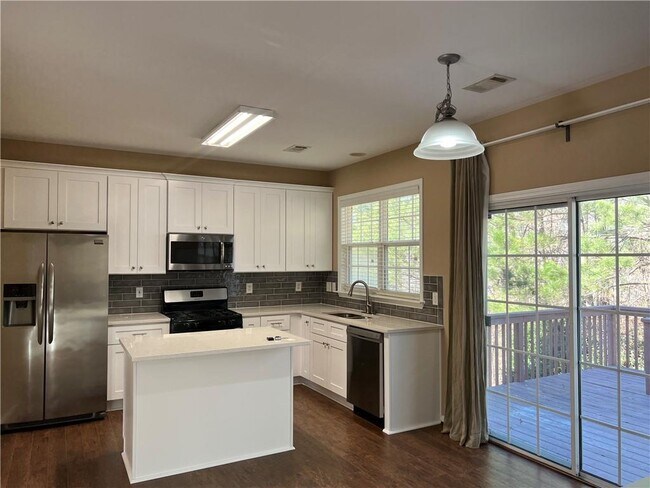 Foto del edificio - 3413 Stoneham Dr NW