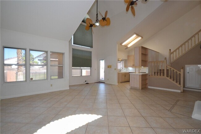 Building Photo - 2911 Country Club Dr