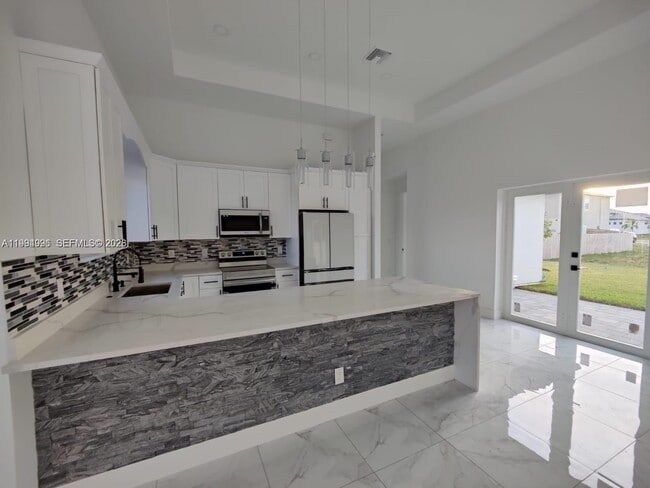 Building Photo - 716 NW 37th Ave