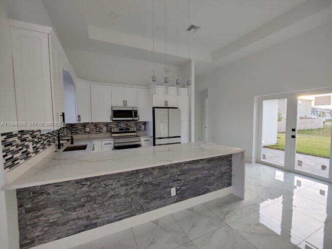 Foto del edificio - 716 NW 37th Ave