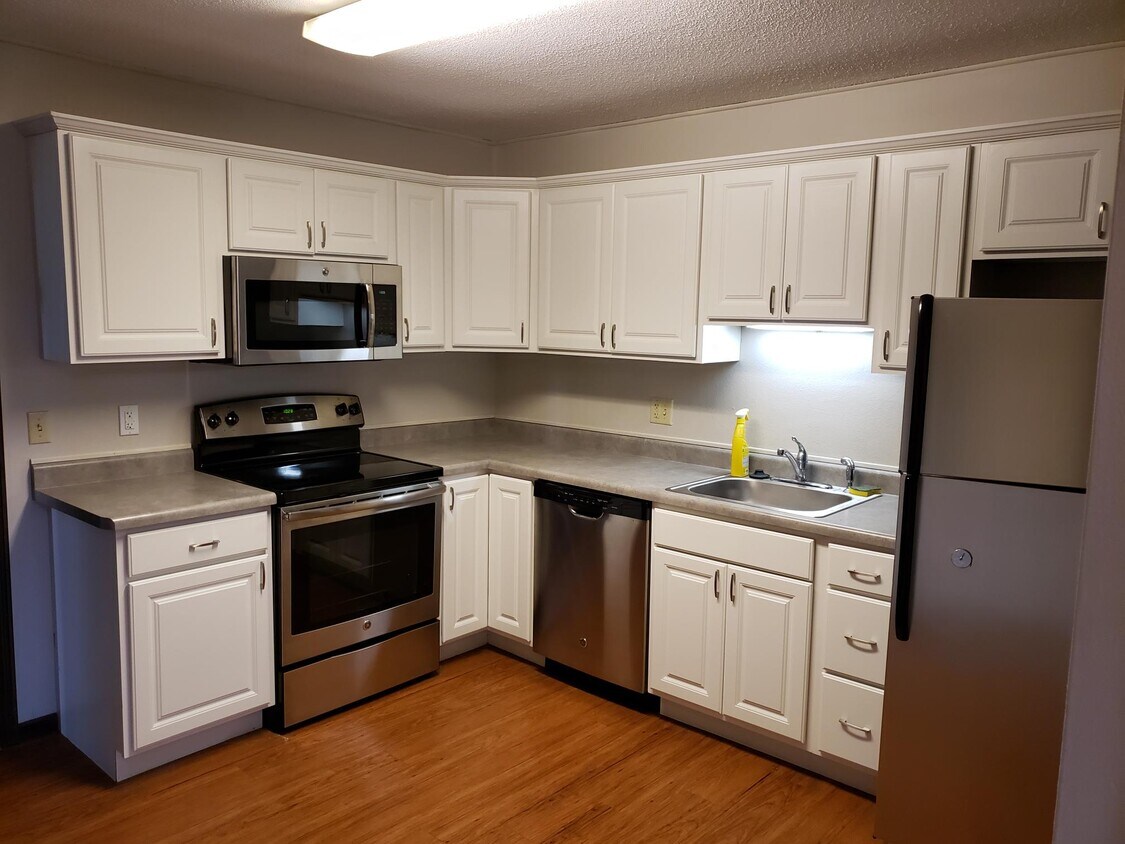 Recently updated kitchen & appliances - 425 Highway 1 W